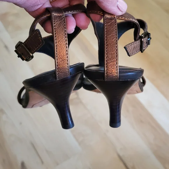 Donald J. Pliner Women's Bronze Sandals - Picture 4 of 6